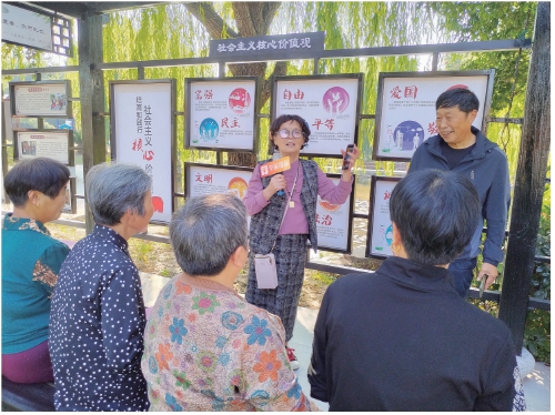 开在村里的“新闻发布会”