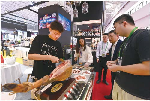 消博会进行时：各国精品集中亮相