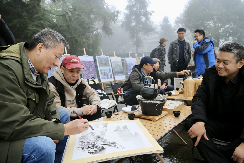 “长江文化艺术节”在美心红酒小镇景区开幕。主办方供图